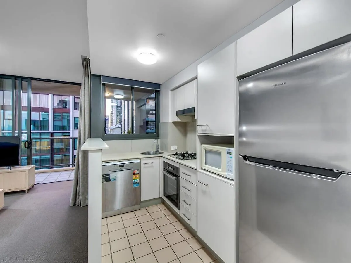Cbd Free Parking Pool Balcony Walk To Casino Apartment
